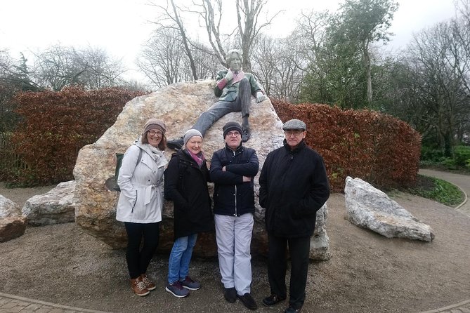 Walking tour in Merrion Square Park with a pint of Guinness Dublin Rogues Tour - Should You Book the Dublin Rogues Merrion Square Tour?