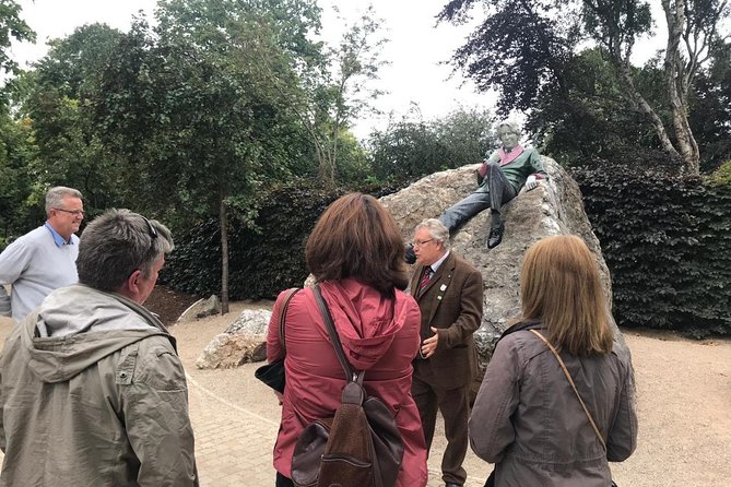 Walking tour in Merrion Square Park with a pint of Guinness Dublin Rogues Tour - The Pint of Guinness Part, and Why It Matters