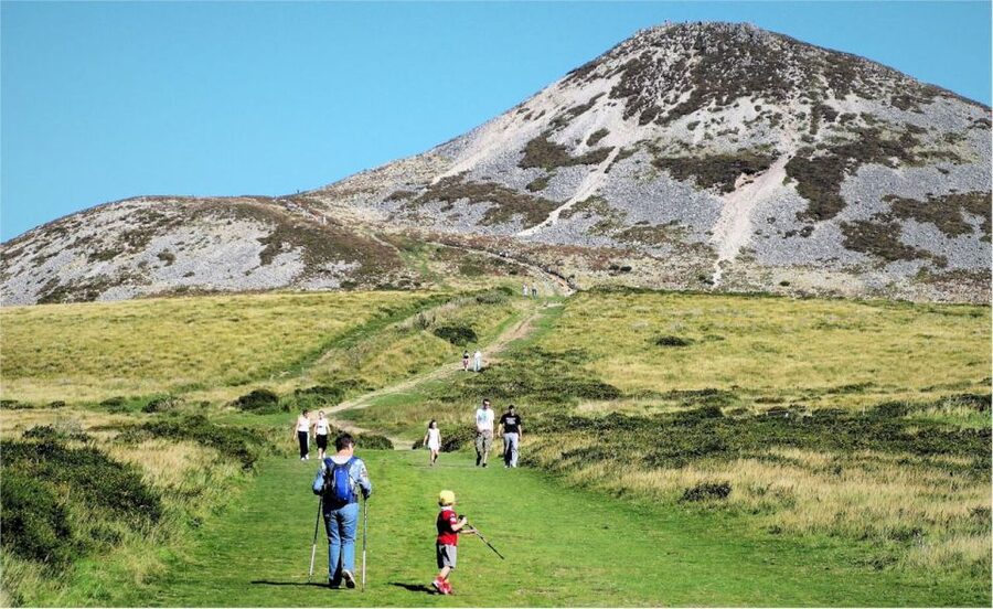 Wicklow: Private Day Tour from Dublin - Glendalough Valley and St Kevin, where the walk does the talking